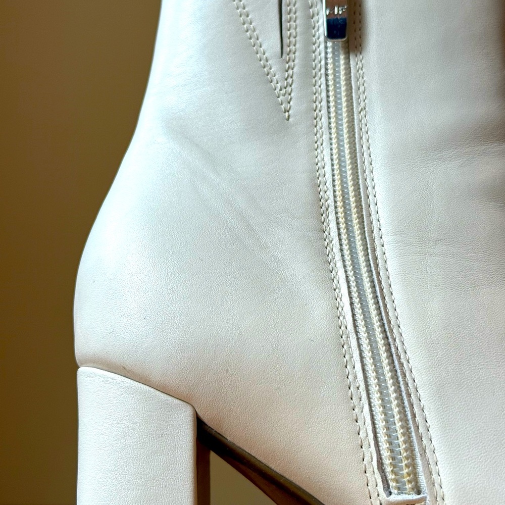 Marc Fisher Ivory Leather Ankle Boots Size 7